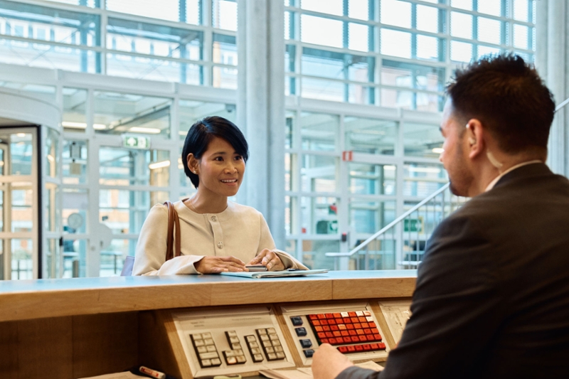 Melden bij de portier